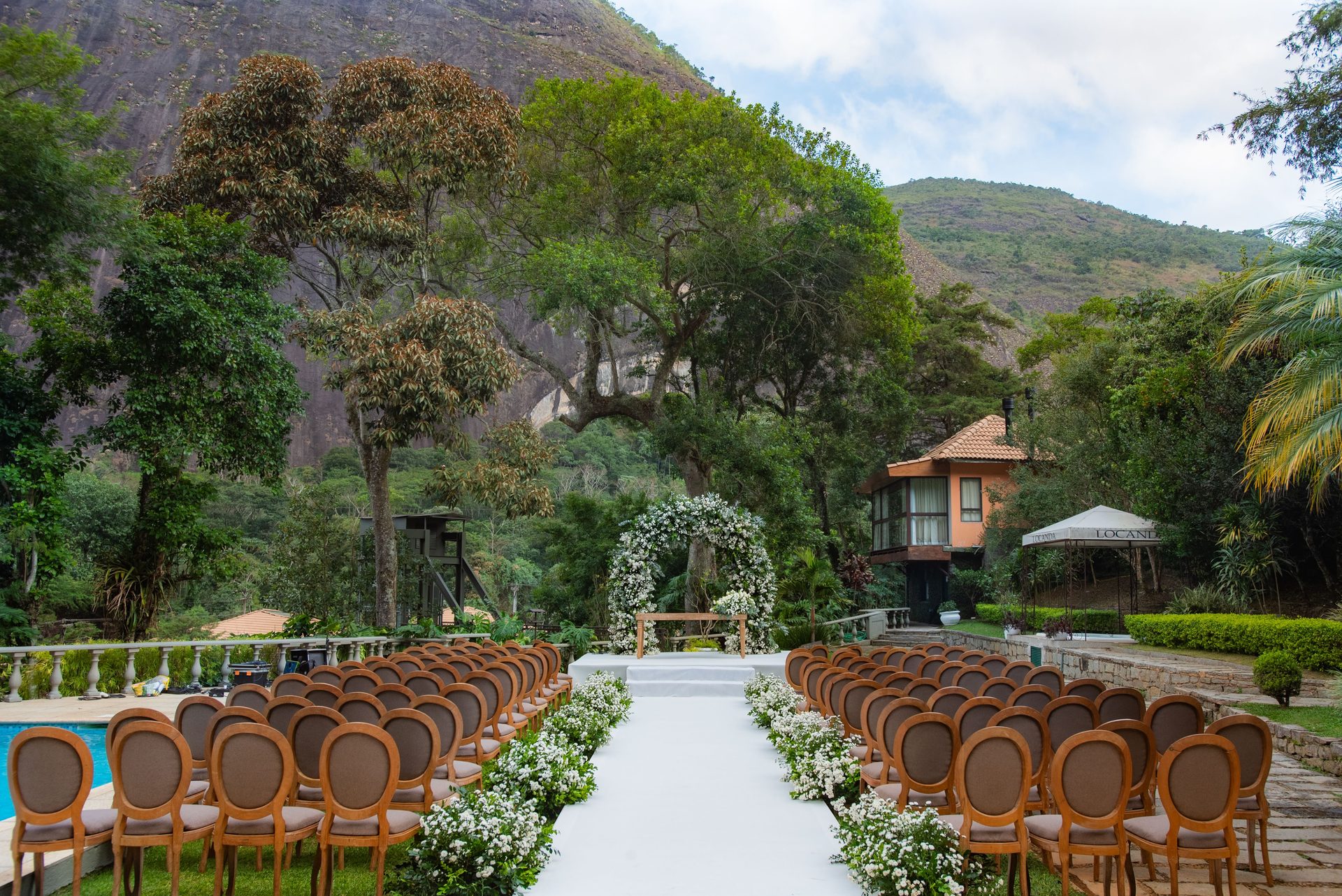 Cerimônia de casamento ao ar livre na Locanda Della Mimosa